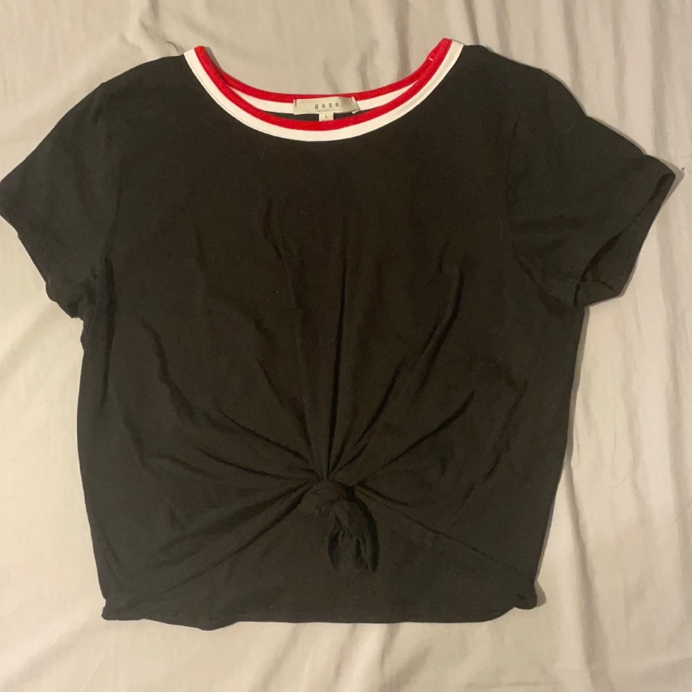 Short sleeved black cropped tee